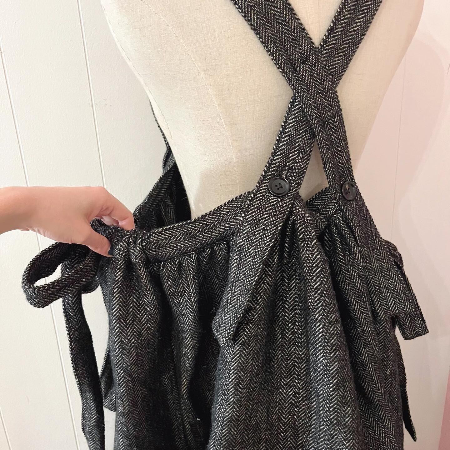 original / eight legs suspender skirt 1.