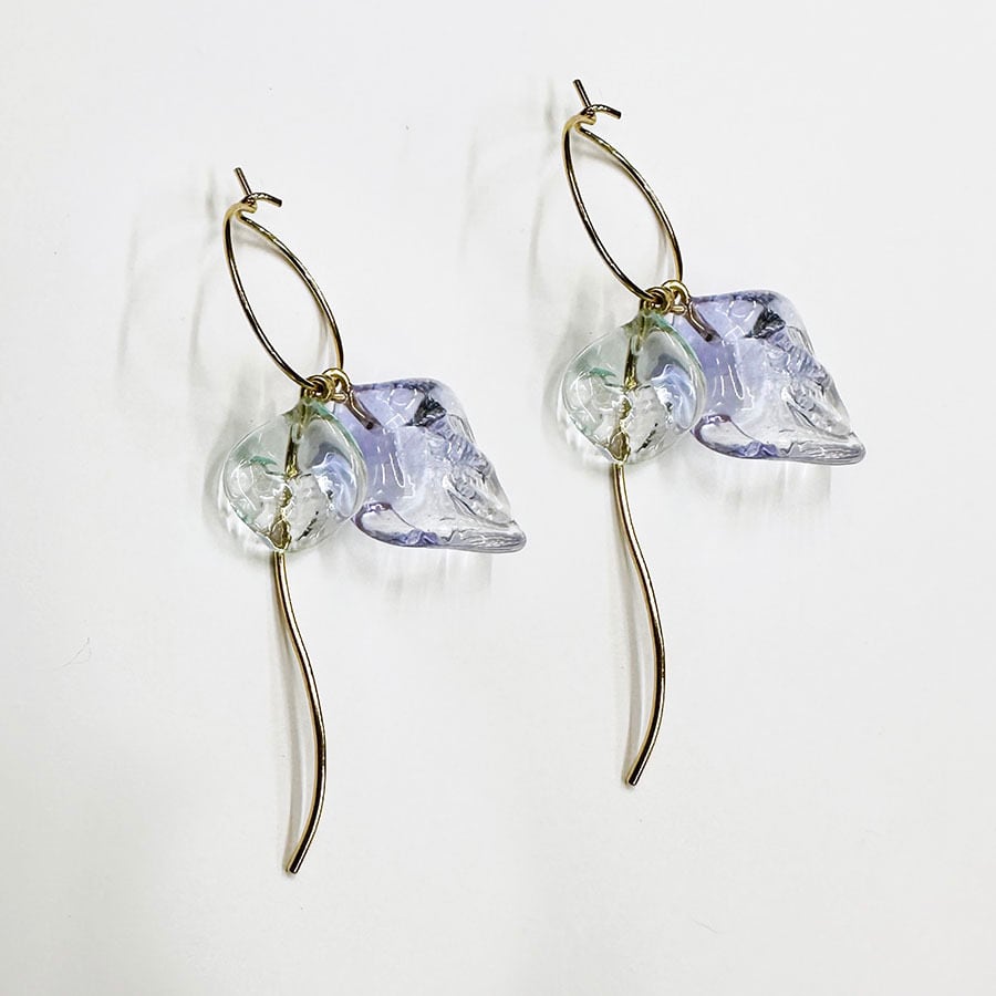 ガラス花びらロングフープピアス | migknot