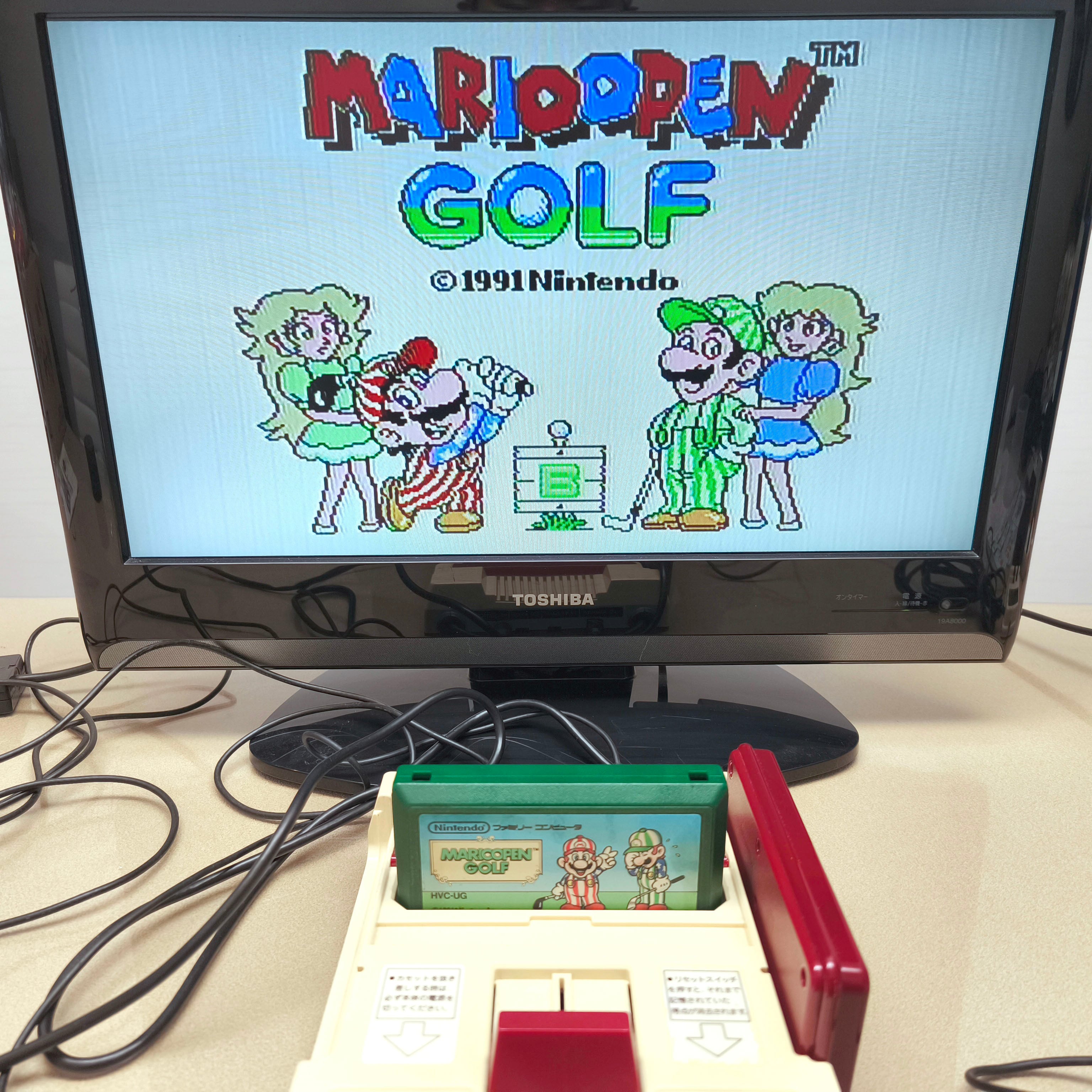 Nintendo(任天堂)・ファミコン本体・正常動作確認済・HVC-001・No