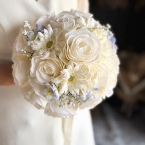 アイボリー×ガーベラ×水色ラウンドブーケ☆