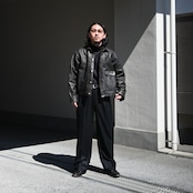 INTERIM / SUPER 120'S LIGHT WOOL FRANO WITH LEATHER PIPING 2-TUCK STRAIGHT SLACKS