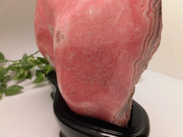 【送料無料】【高品質】【美品】4.3kg 特大インカローズ原石台座付