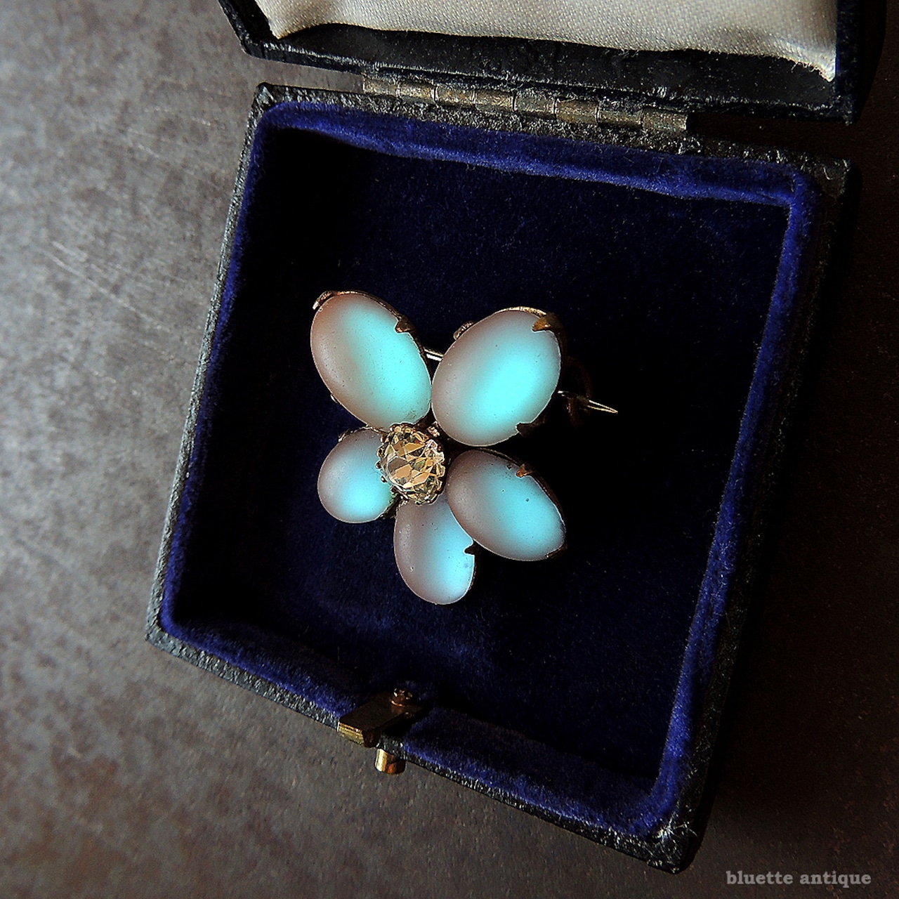 アンティークジュエリー サフィレット すみれ ブローチ【クリア】