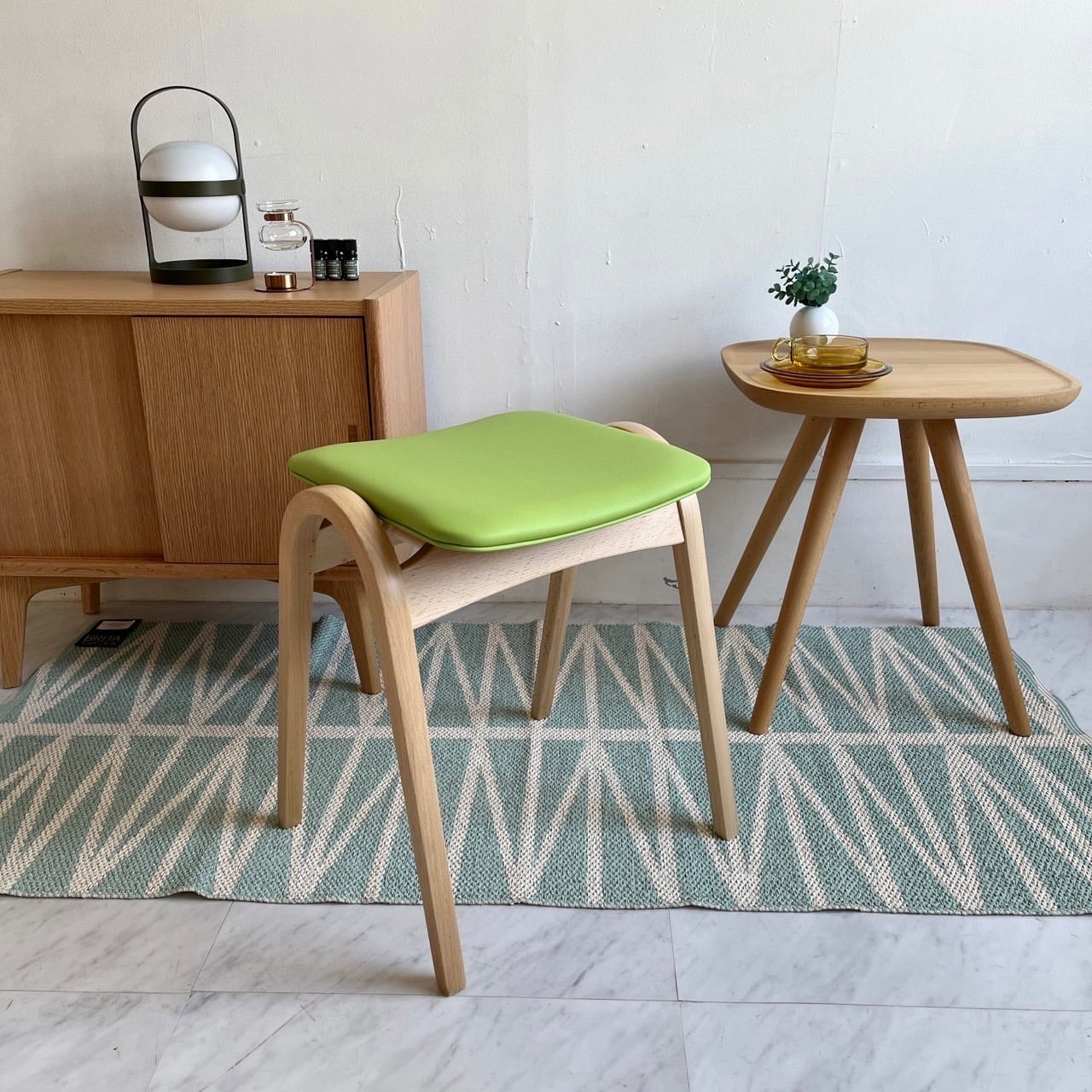 秋田木工 AKIMOKU スタッキングスツール 剣持勇 NO.202 ブナ材 ナチュラル色 座面/PVC黄緑(合成皮革) 曲木家具