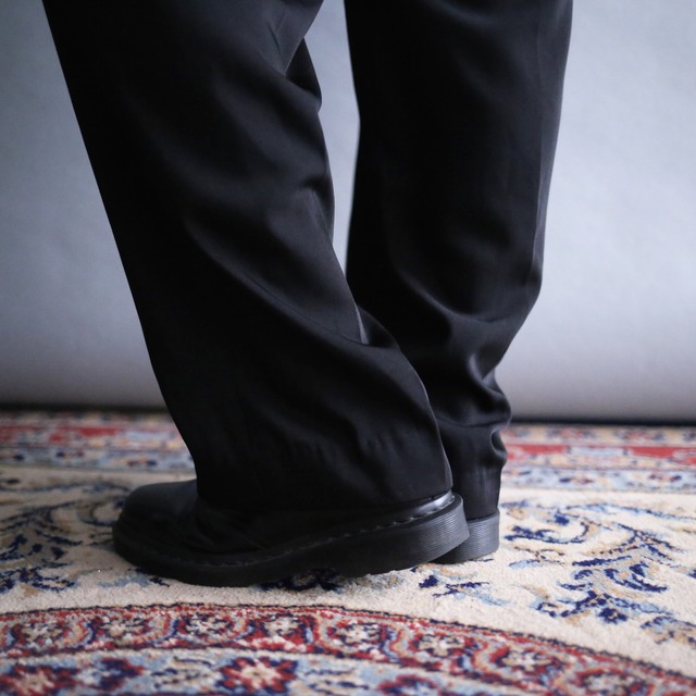 2-tuck tapered silhouette wide slacks