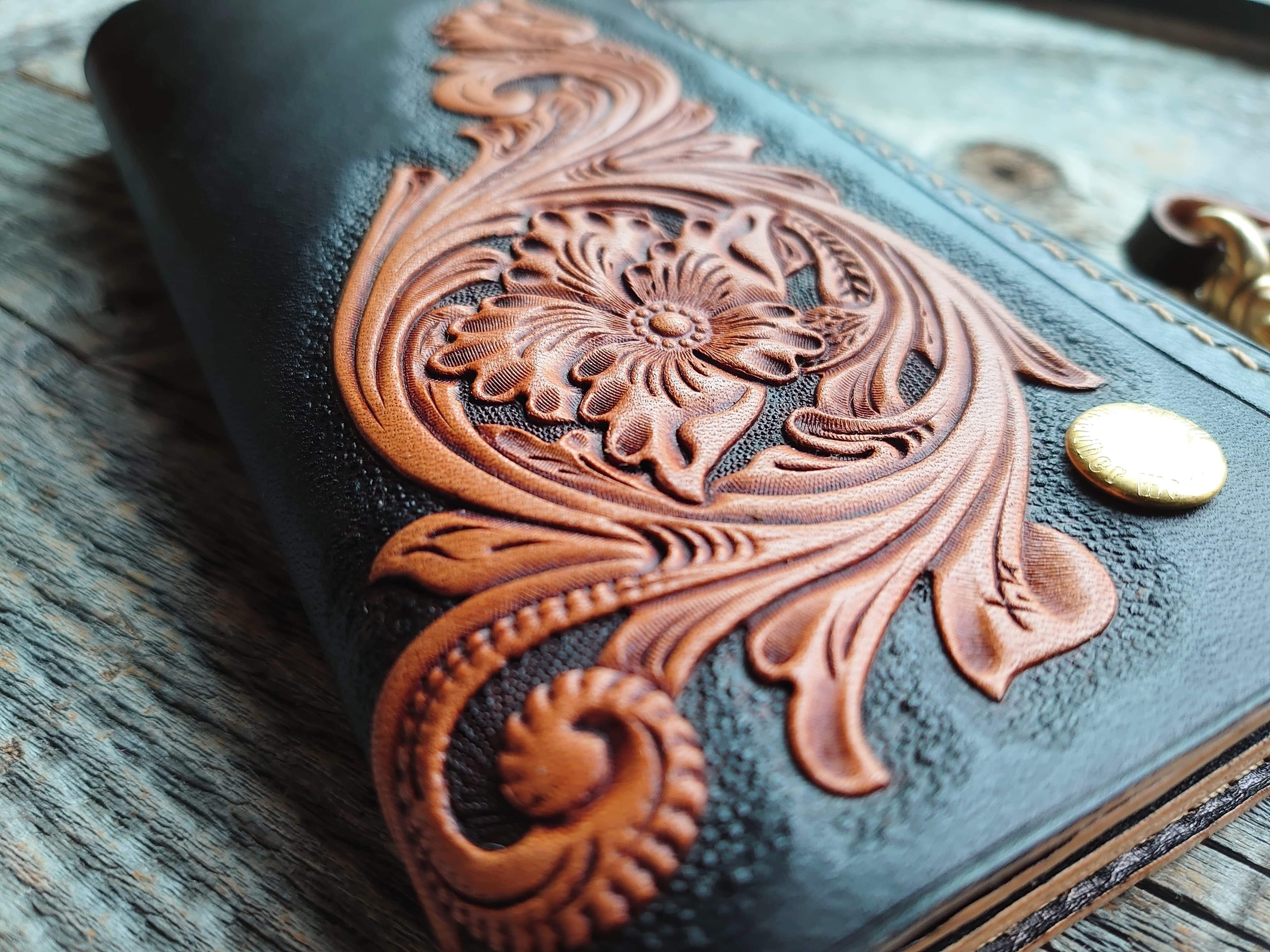 トラッカーウォレット シェリダンスタイルカービングエディション（ブラック） Handmade leather goods t.kanno