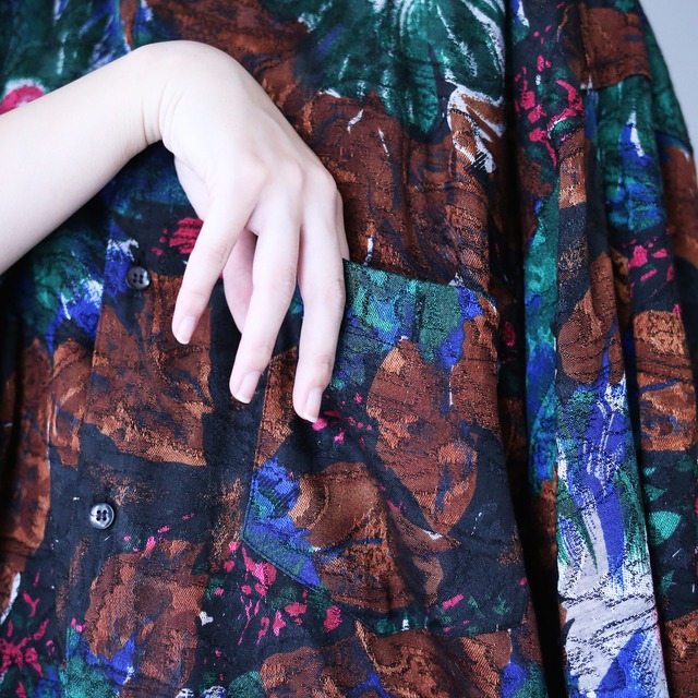 gloss fabric abstract painting pattern over silhouette h/s shirt