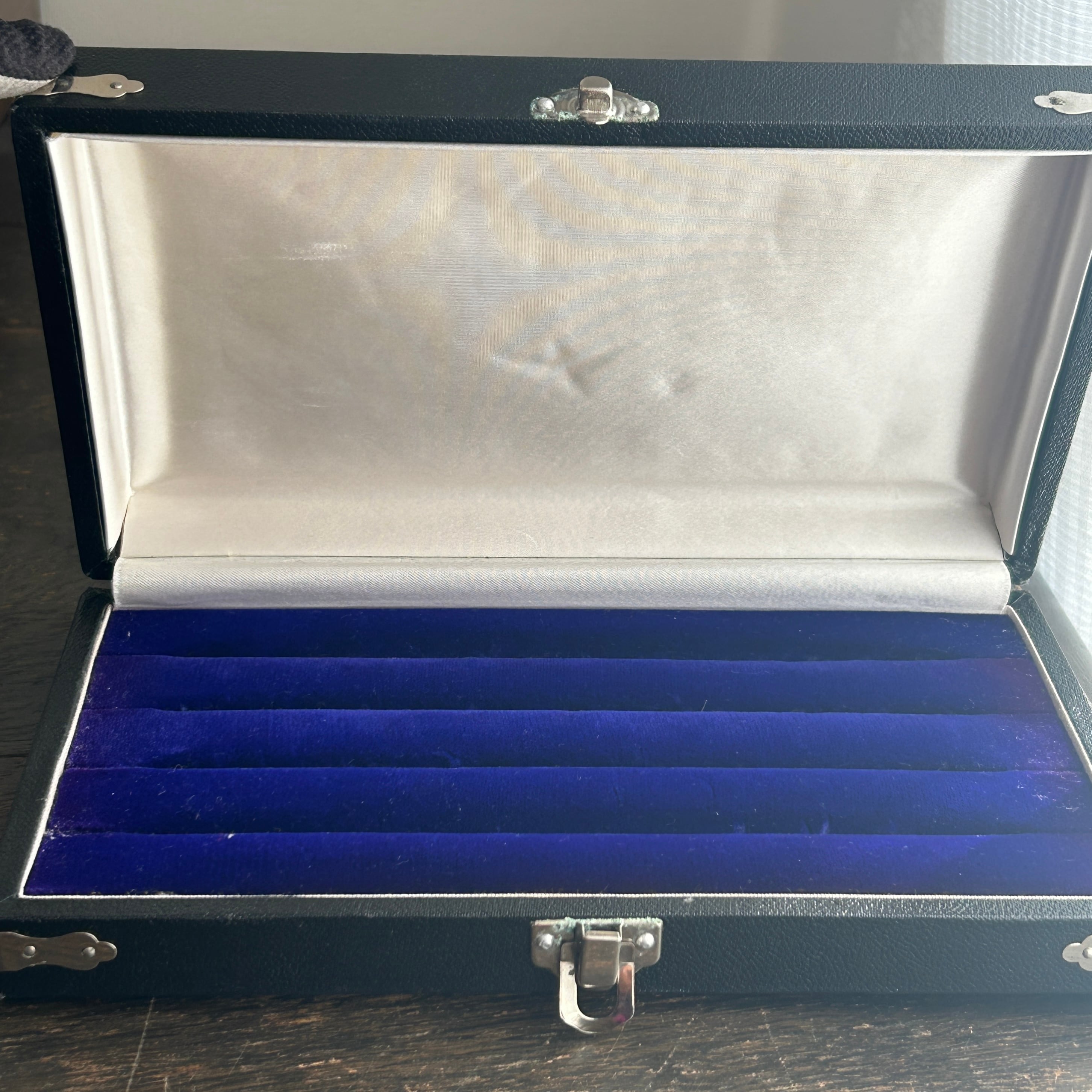 ヴィンテージ リングコレクションケースC  中型　やや太めリング用