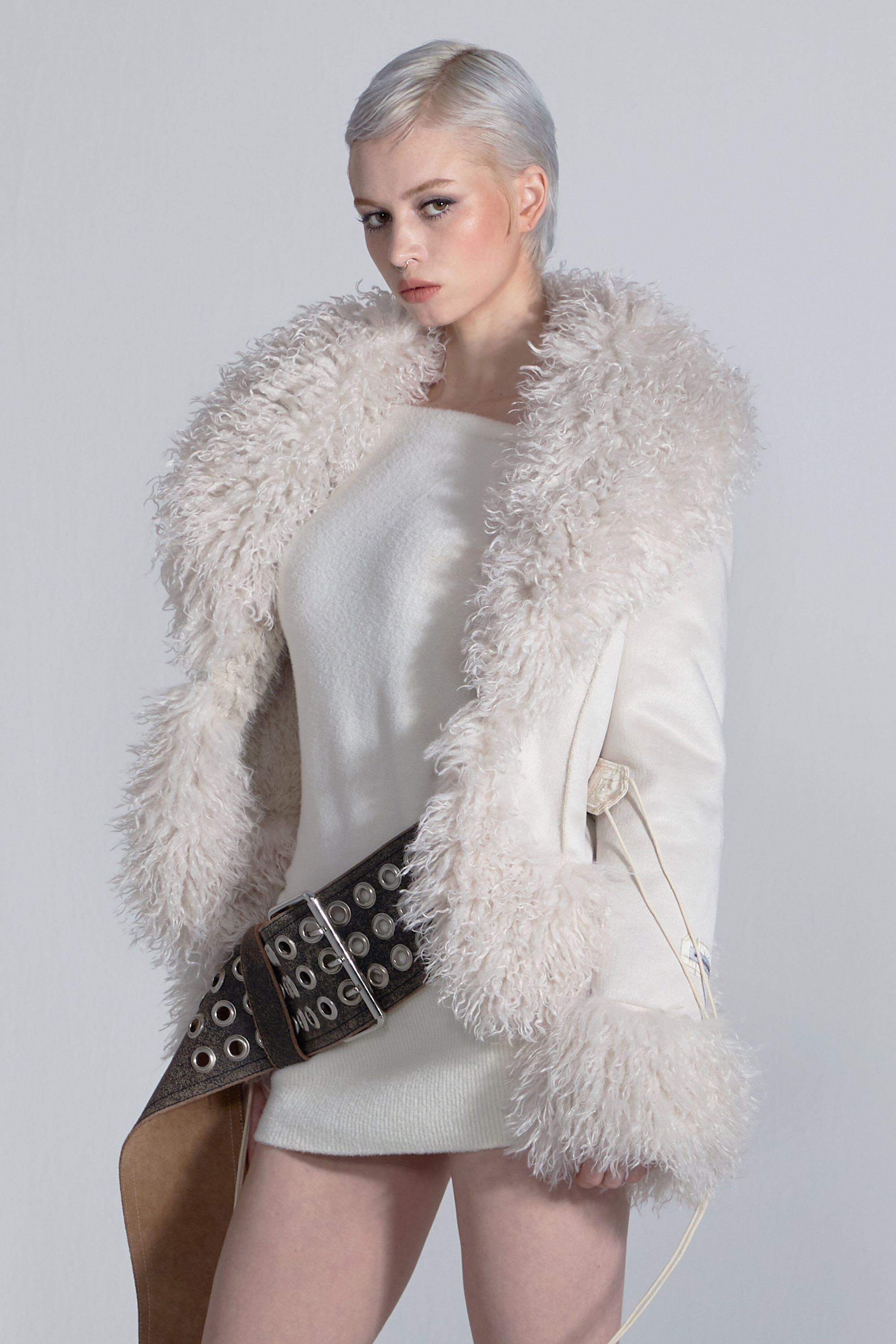 ☆aespa ニンニン 着用！！【SCULPTOR】Beaded Faux Fur Robe Dirty