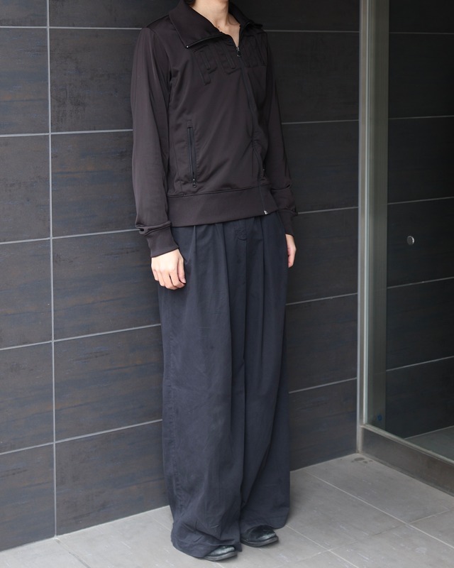 Diagonal zip-up blouson