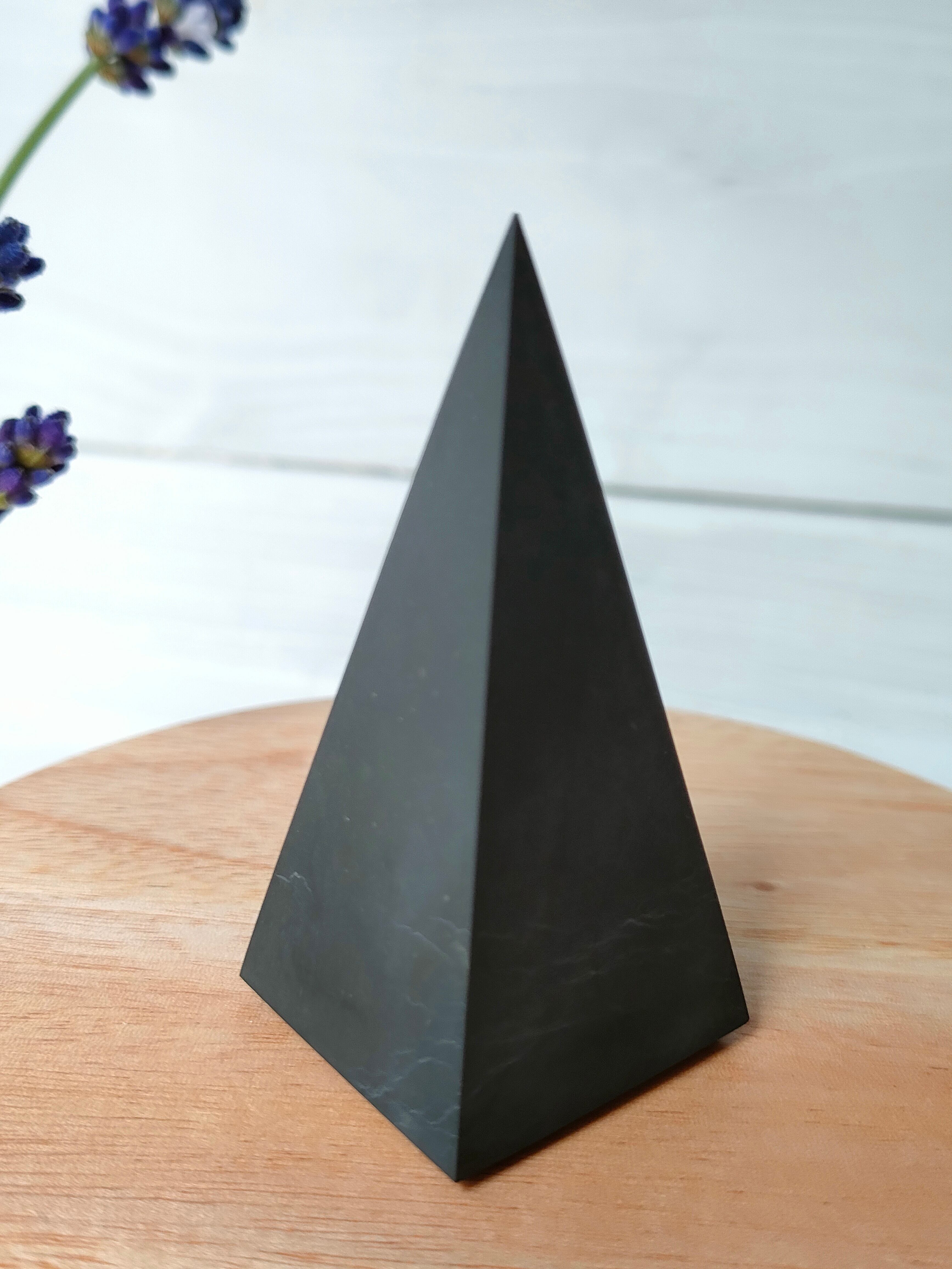 シュンガイト(ロシア、カレリア共和国産)