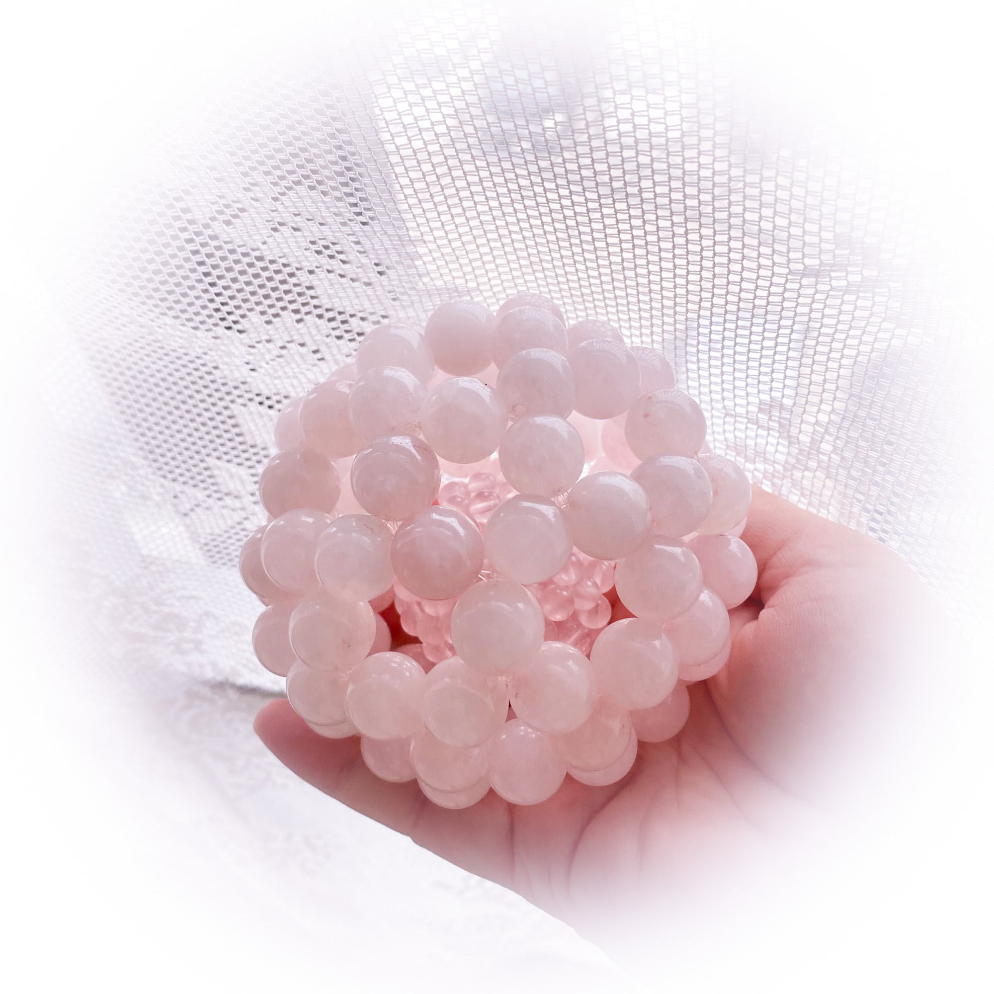 水晶の中にもう一つの水晶》ローズクォーツ・スフィア＜ハート