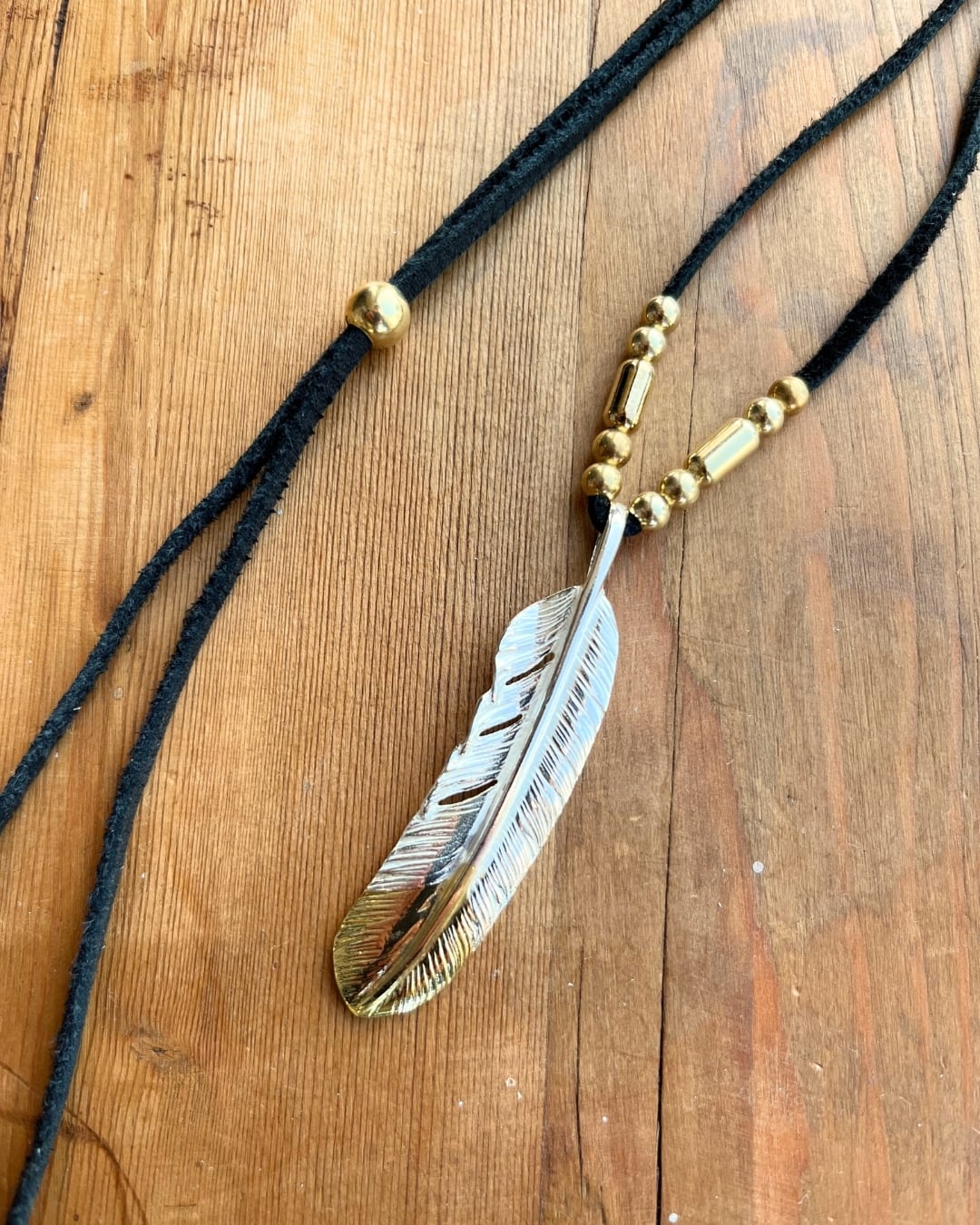 go81 先金特大フェザー（金の部分は真鍮）、ゴールドビーズ カスタム