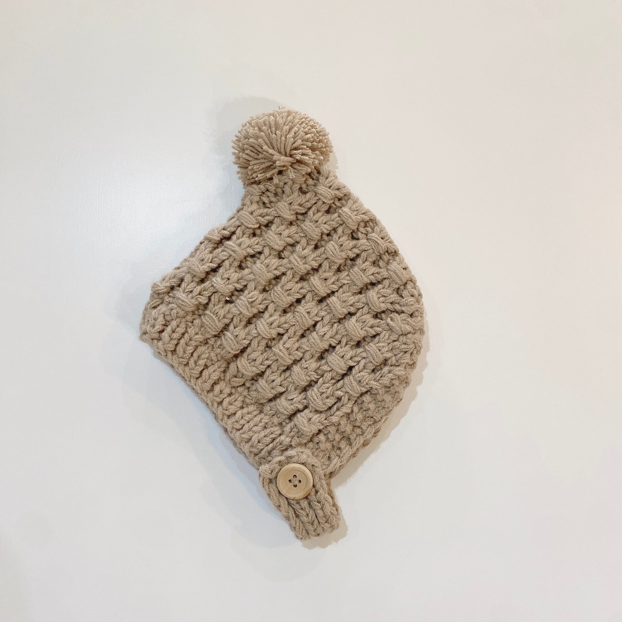 ぽんぽん付きニットボンネット