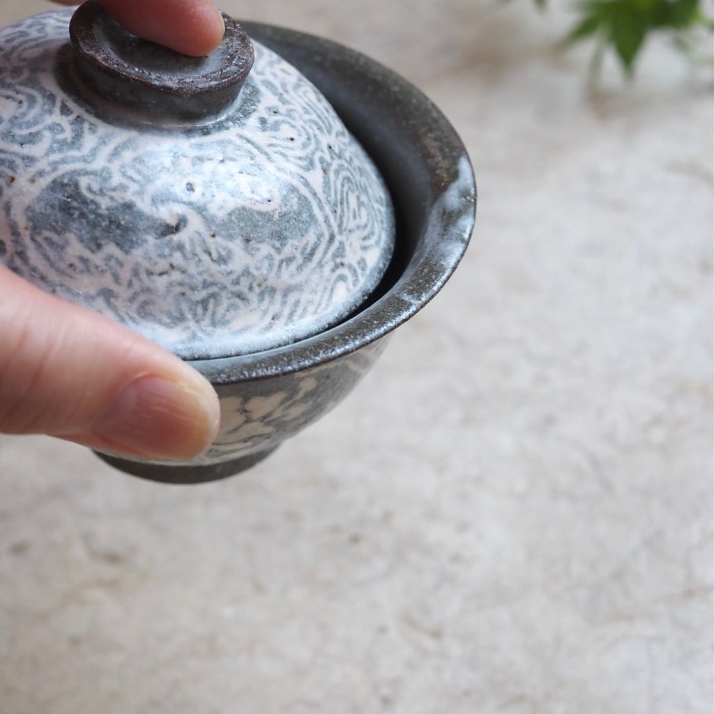 土本訓寛・久美子/象嵌 蓋碗 蝶・蓮華・福寿