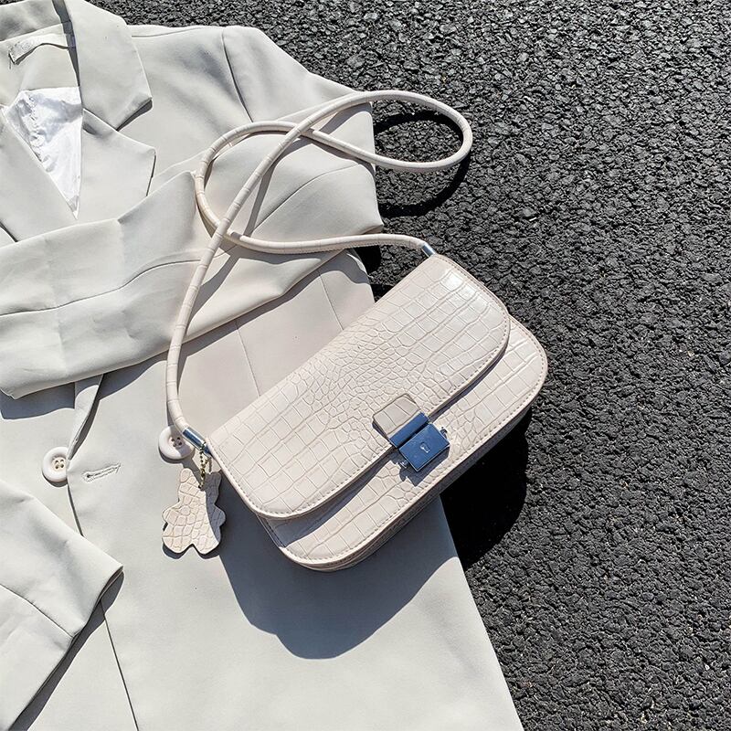 夏の小さなバッグeign女性バッグ2020新しい波ファッションワイルドインメッセンジャーバッグネット赤いショルダー小さな正方形のバッグ Tiancai_Wing_Bag1159169