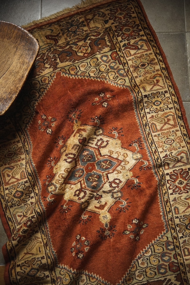 1165-Vintage Turkish rug