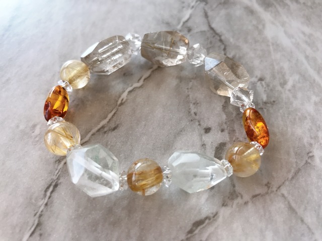 どこにも売っていないような金運アップブレスレット☆Titin Rutile Quartz × Baltic Amber × Green Phantom Quartz