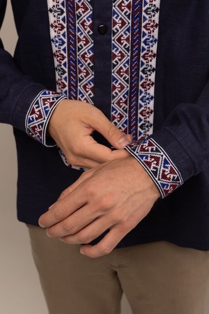 ウクライナ刺繍ヴィシヴァンカ　クロスステッチ手刺繍　XLサイズ　メンズ