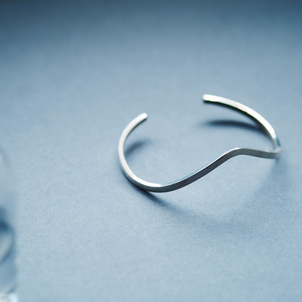 シルバー 波状エッジ バングル NAVAJO Richard Singer リチャード シンガー オーバーレイ