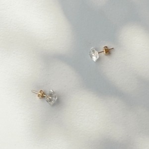 ハーキマーダイヤモンドのピアス