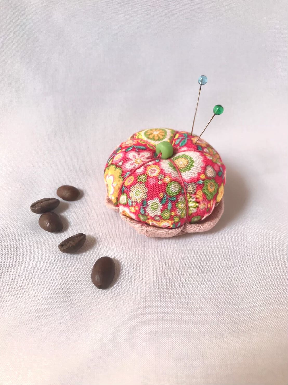 珈琲屋さんのピンクッション | hiyorikimono