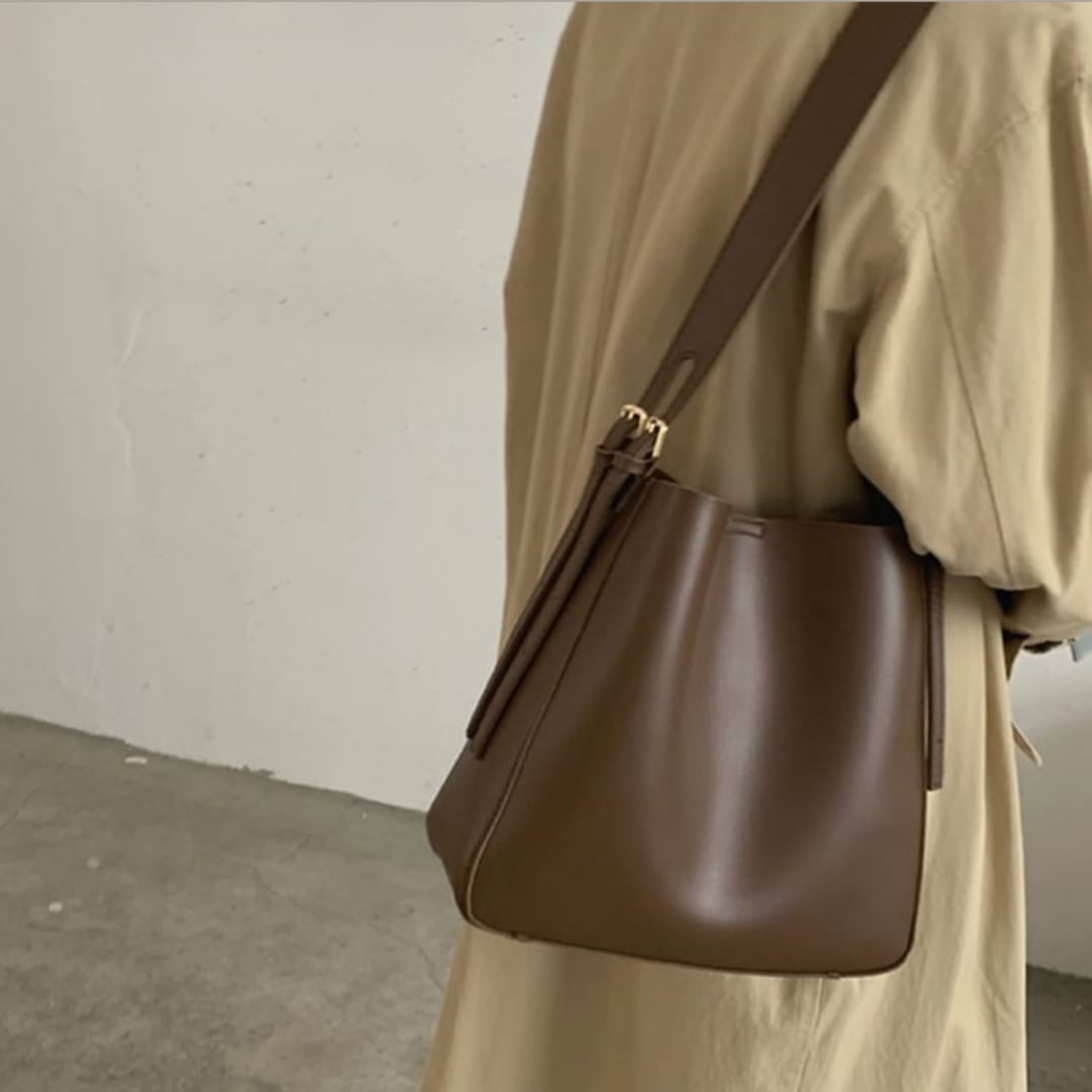 basic shoulder bag