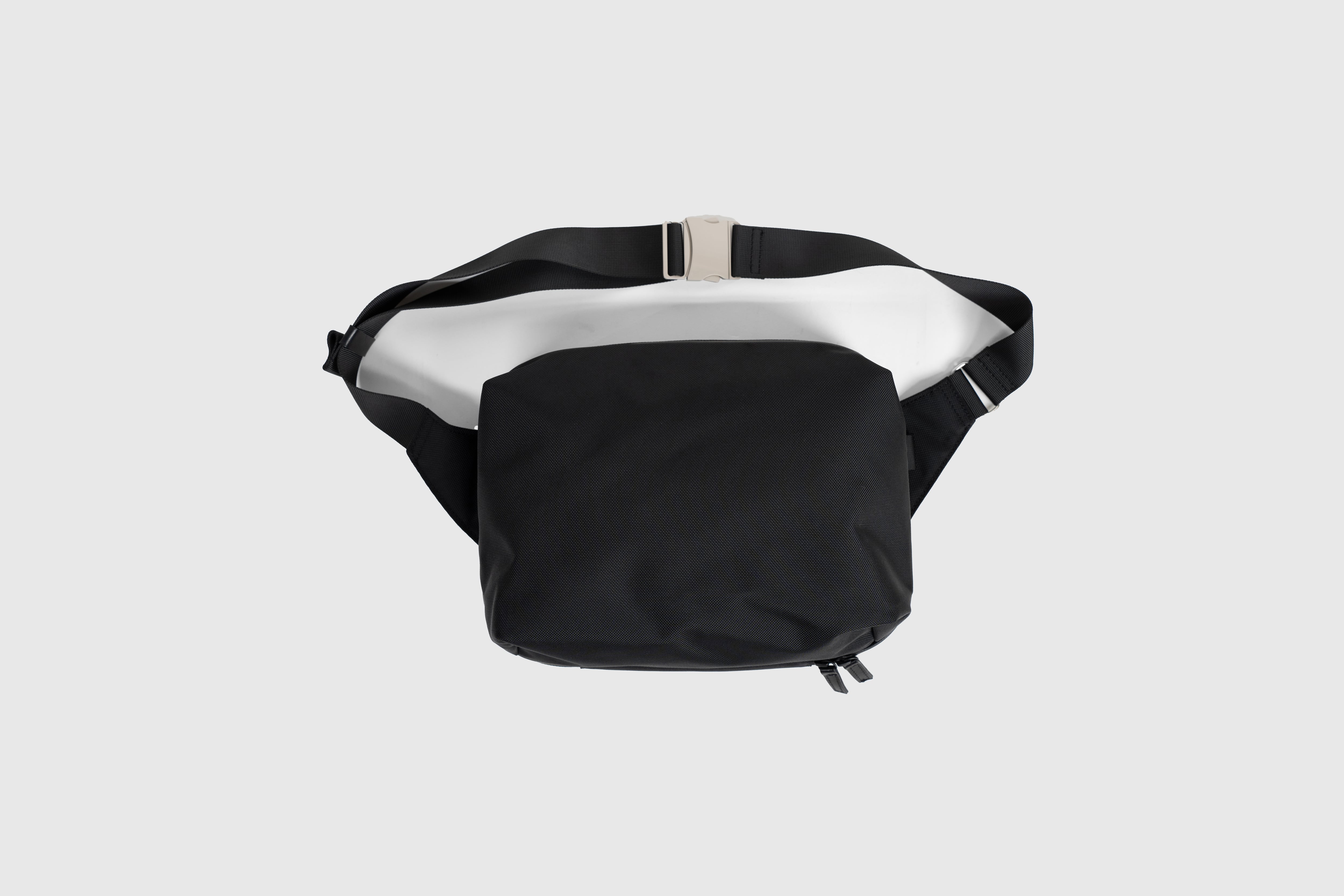 iPadユーザーのためのボディバッグ「HALFDAY PACK ver.2」 | drip公式 