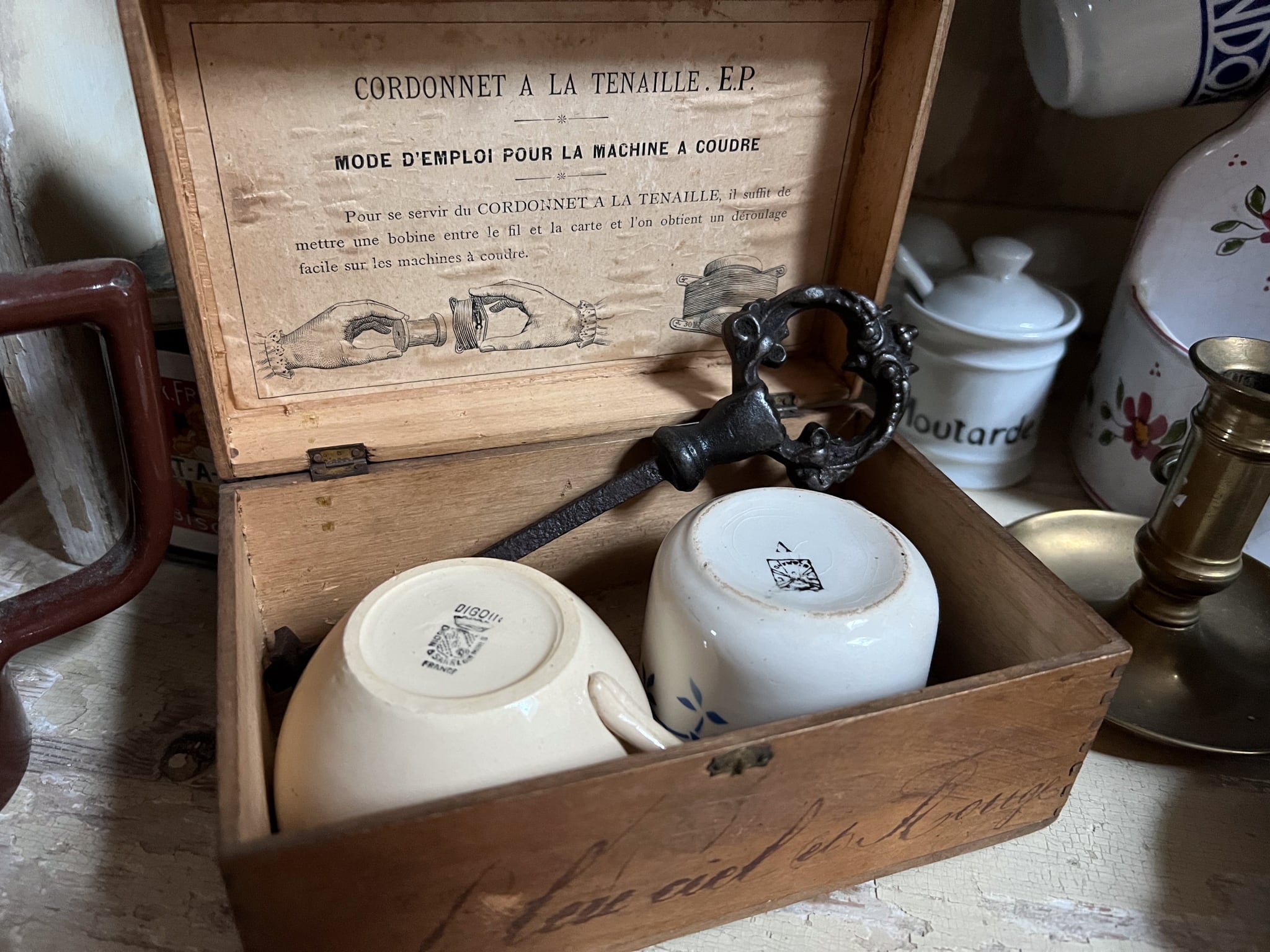 文字が入った木箱 フレンチアンティーク