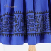 フラダンス 衣装 パウスカート プアラニ ブルー系 PUALANI 日本製 ツーカラー カヒコ柄 シンプル シングル かわいい きれい 華やか 鮮やか 深い青 ハワイアン アロハ ハワイアンプリント フラ ダンス レッスン 練習 おしゃれ ダンスウェア