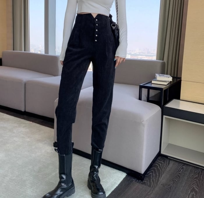 ボトムス パンツ ストレートパンツ スリム 細身 ストレート スマート ハイウエスト コーデュロイ 大人可愛い きれいめ シンプル カジュアル 大人 上品 おしゃれ お洒落 レトロ こなれ感 ルーズ クール エレガント モダン とろみ感 無地 秋 冬 10代 20代 30代 レディース 女性用 学生 デート お出かけ 休日 着回し 普段使い 韓国系 脚長 S M L 黒 ブラック 茶色 ブラウン くすみカラー 大人カラー モノトーン