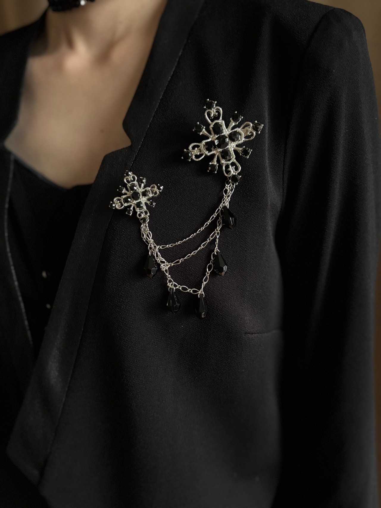 classic noir brooch set light jacket-5195-3