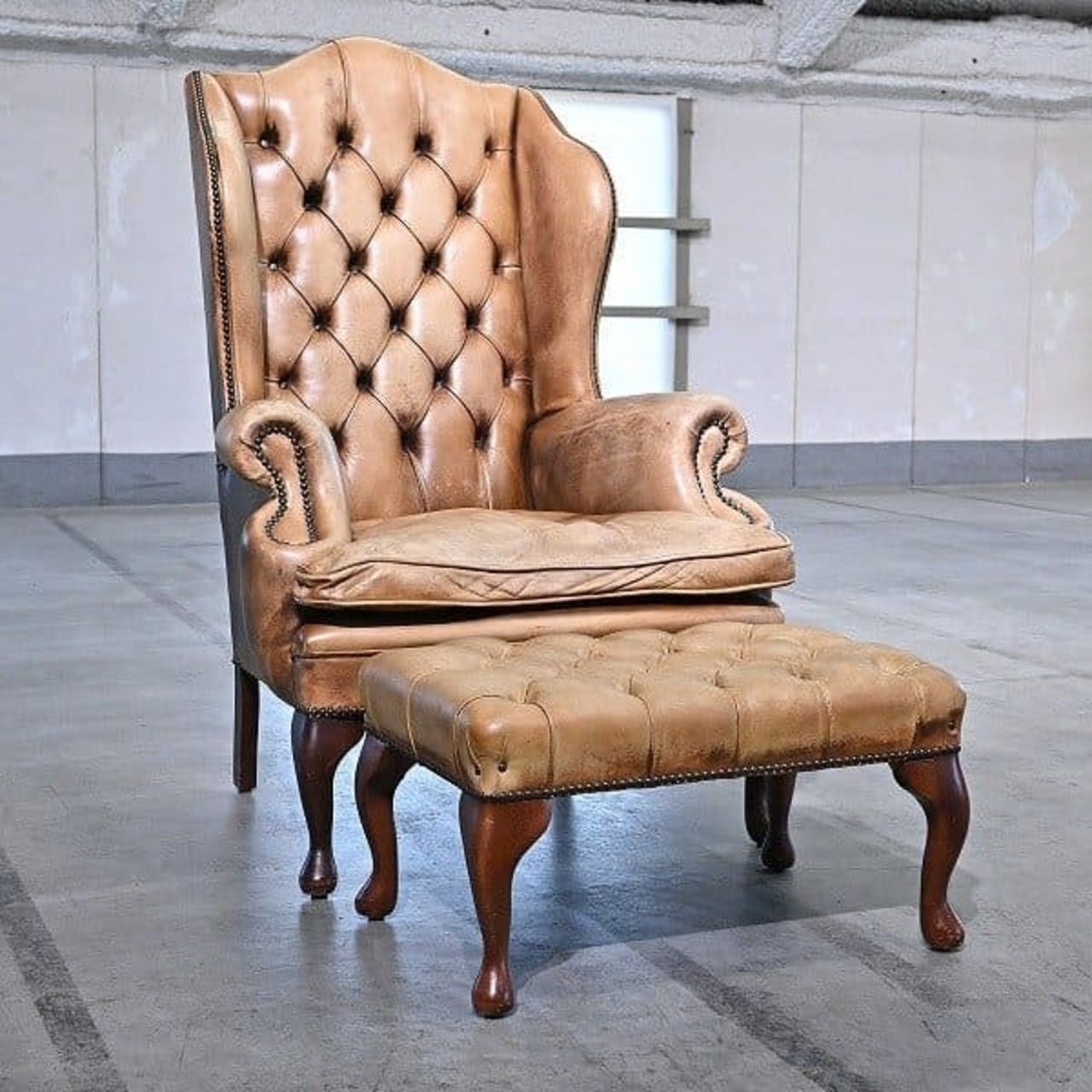 英国アンティークスタイル ウィングバックチェア オットマンセット シングルソファ 一人掛け 本革 ビンテージテイスト 猫足 ハイバック【中古家具/中古インテリア/USED家具ユーズド家具/リサイクル】