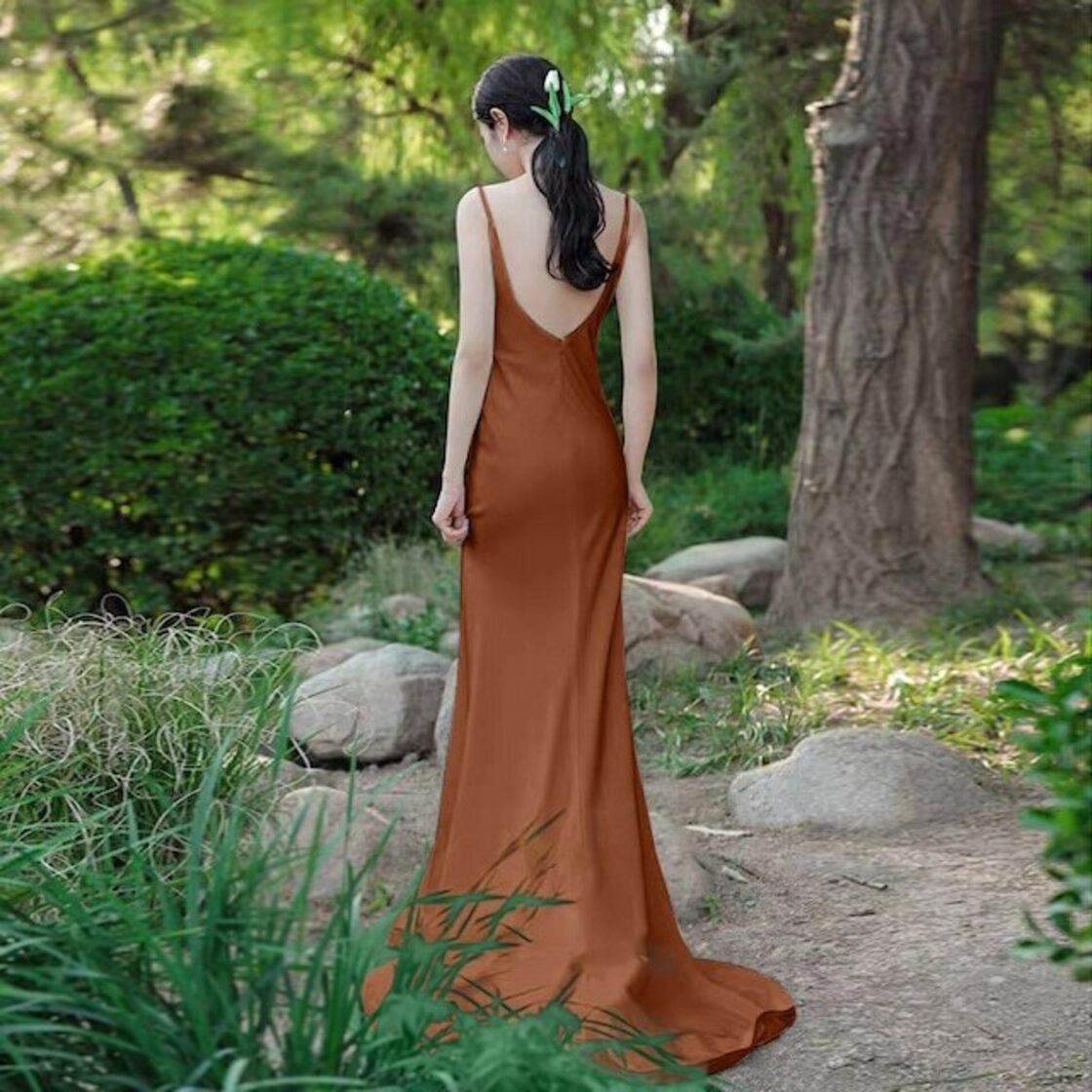 キャミソール 背中見せ 大人っぽい マーメイドライン テラコッタ色  