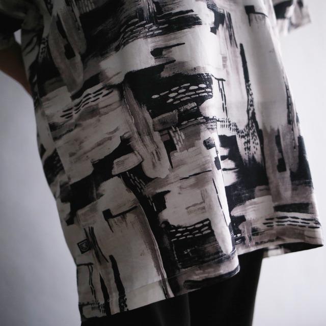 monotone art pattern loose h/s shirt