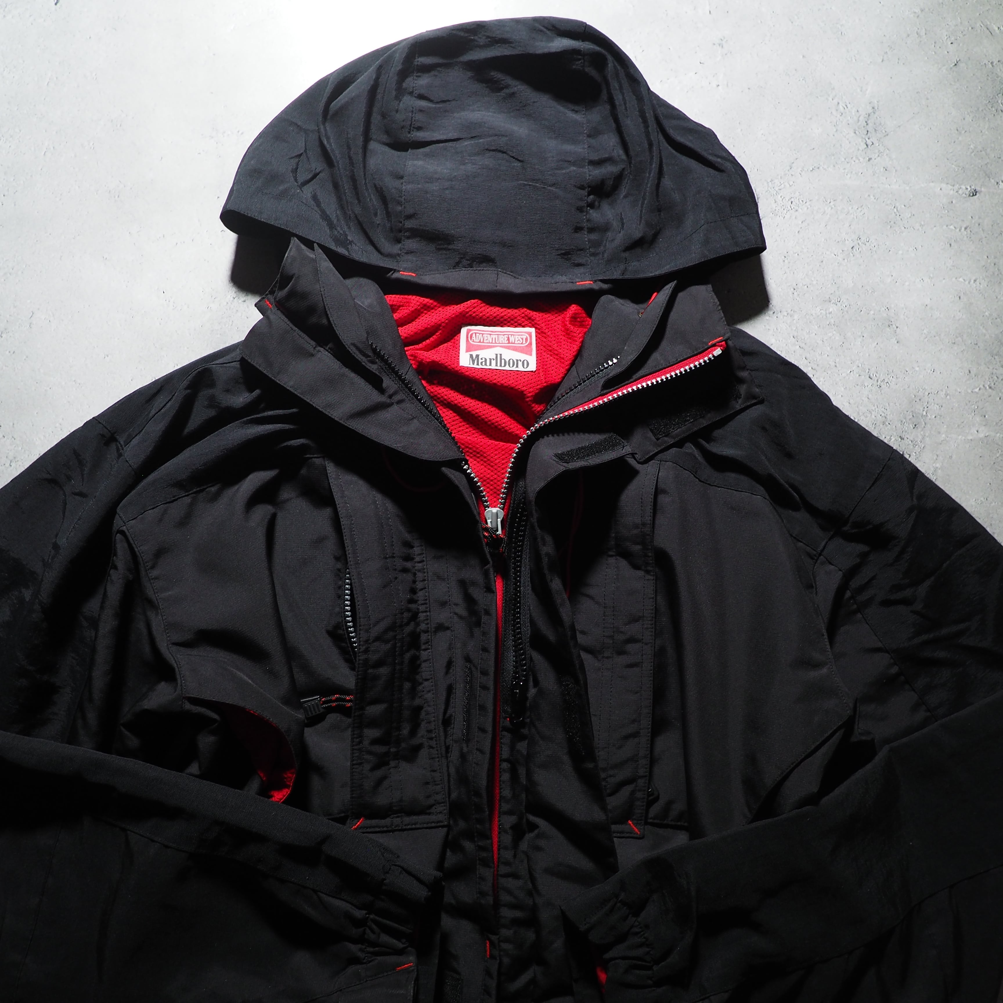 1990s ” Marlboro ” Black nylon technical vintage loose mountain gear jacket