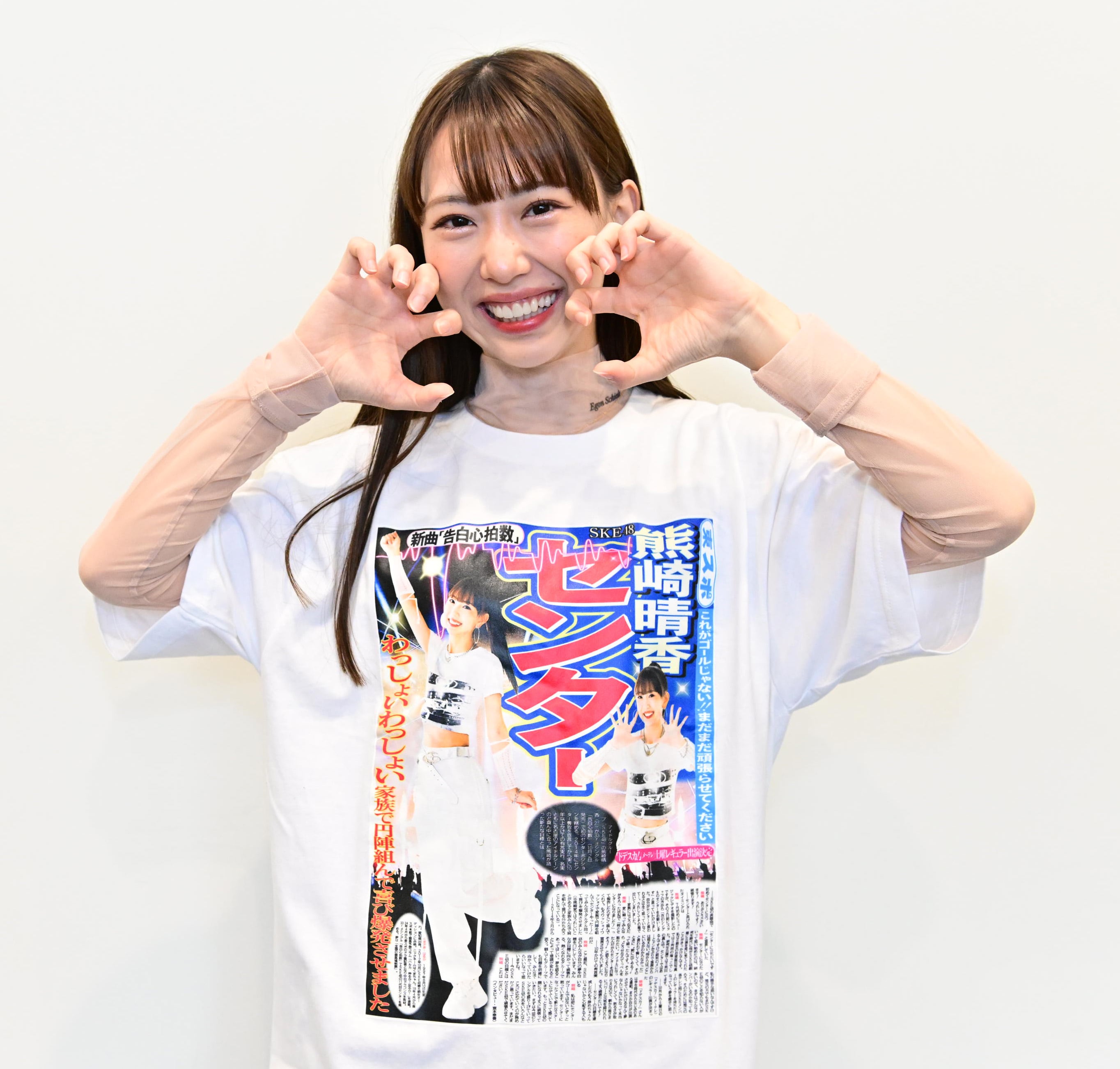 さき 白 Tシャツ 熊崎晴香 初センター記念 1面風Tシャツ ホワイト/紙面風 | トウキョウ