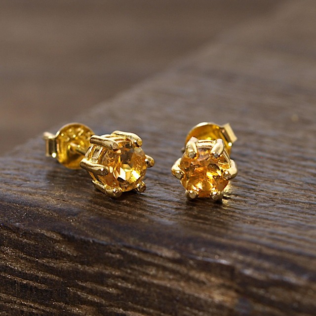 【限定】シトリン爪留めスタッドピアス（K18GP）