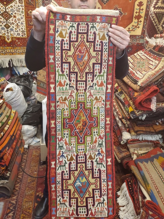 絨毯クエスト50【No.60】Varni ※現在、こちらの商品はイランに置いてあります。ご希望の方は先ずは在庫のご確認をお願いします。