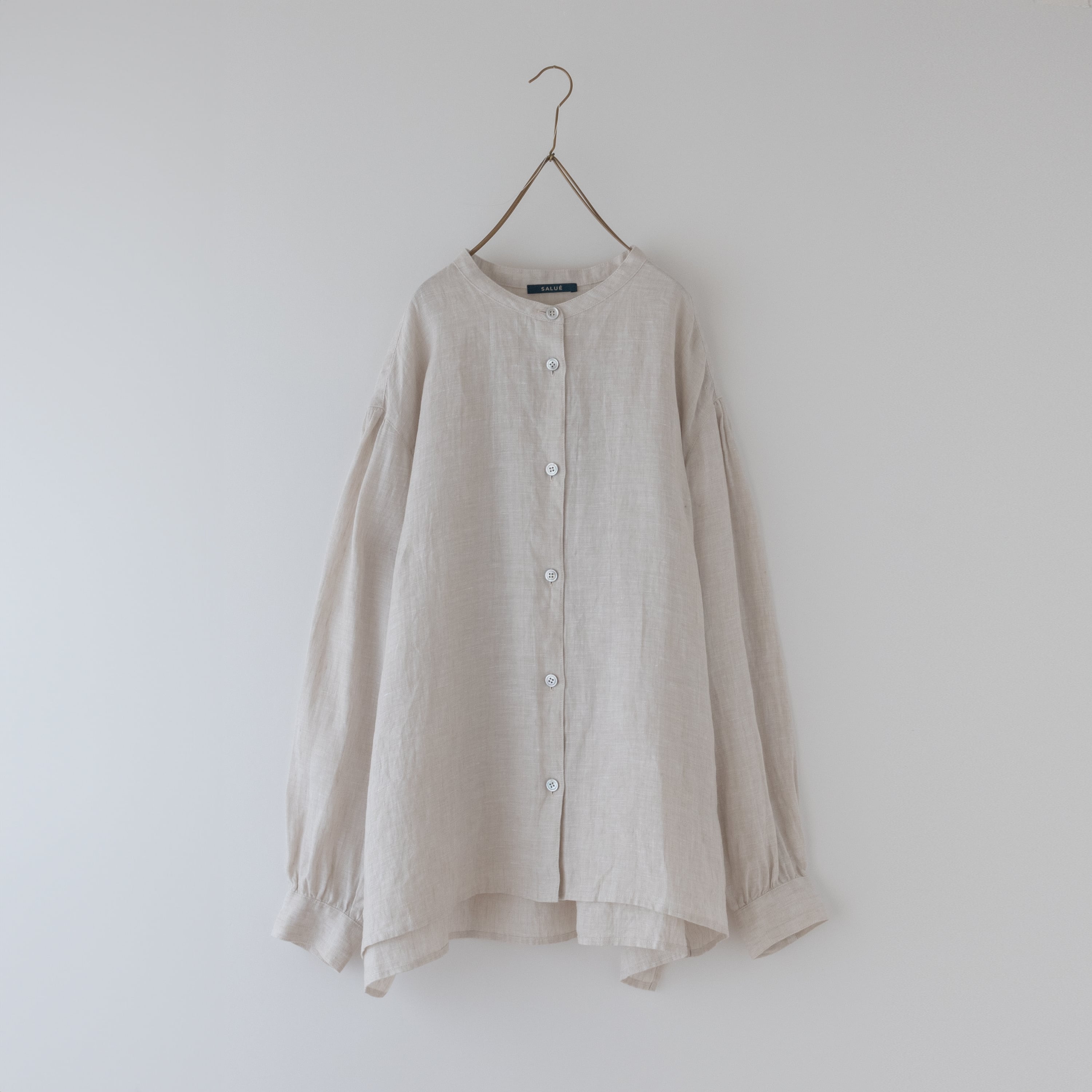 new：bow collar shirt／light weight linen〈almond beige〉 | SALUÉ