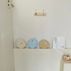 natural mood stone wall clock 3colors / ナチュラルムード ストーン クロック 壁掛け時計 置き時計 小石型 韓国インテリア雑貨