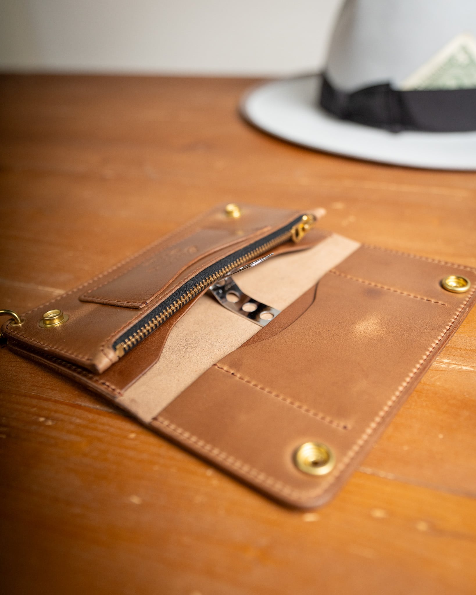 Additive and Line】Tracker Wallet TW-006 Horween Chromexcel