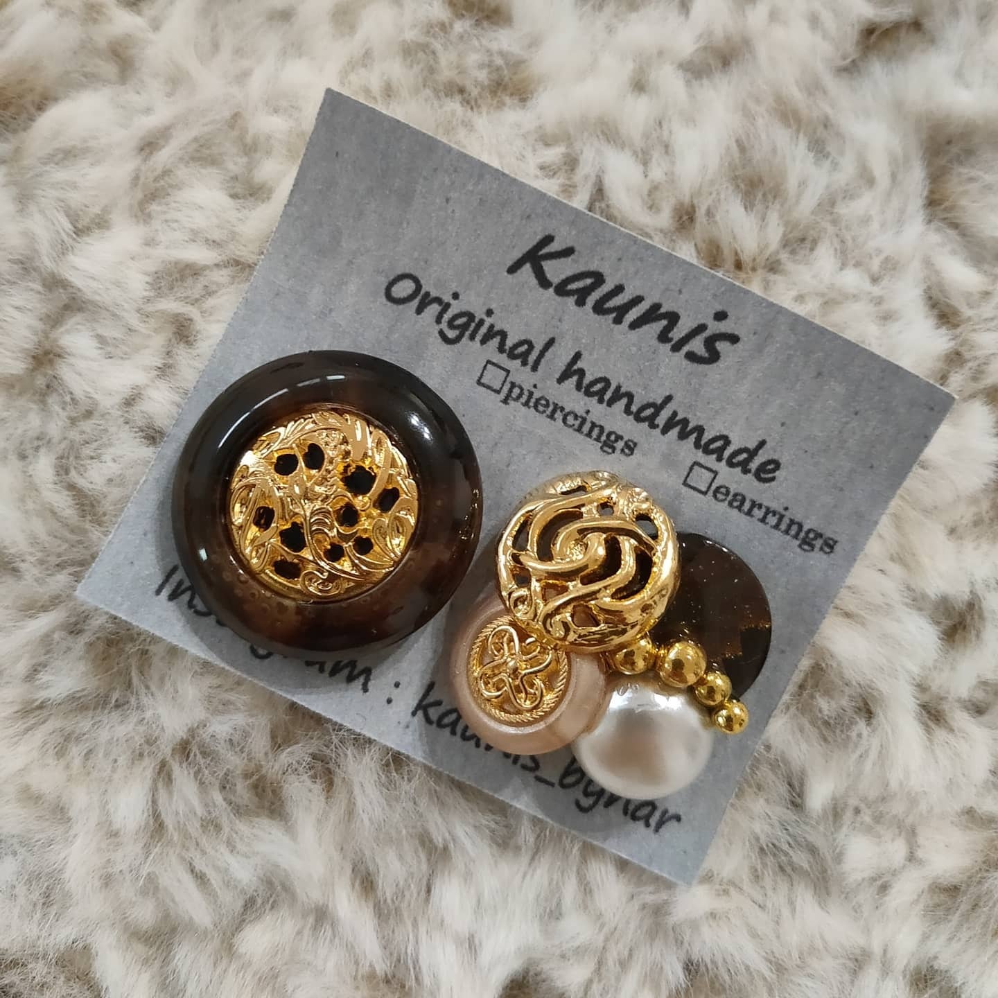 アシメボタンピアス/イヤリング | kaunis accessory