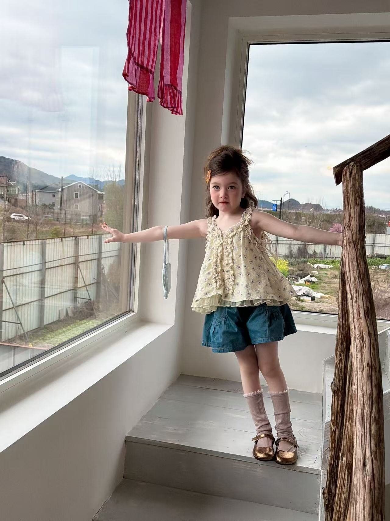 [aiai] Curly Print Sleeveless Top / [아이아이] 꼬불나염나시탑