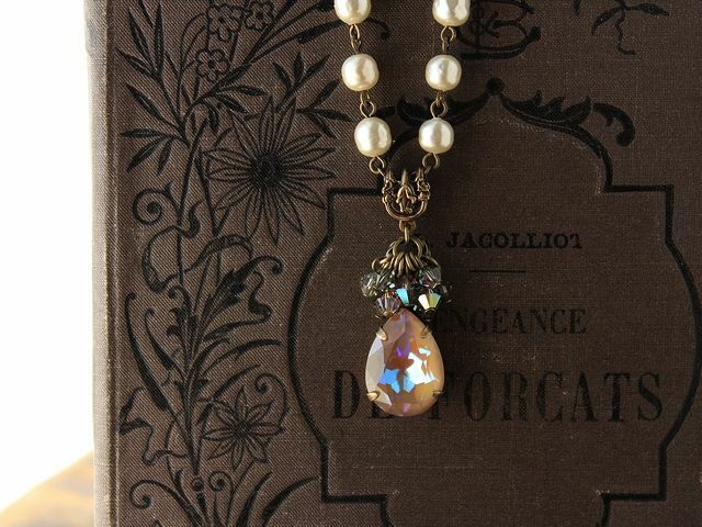 たわわな果実のようなスワロフスキー バロックパールのアンティーク スタイル・ネックレス