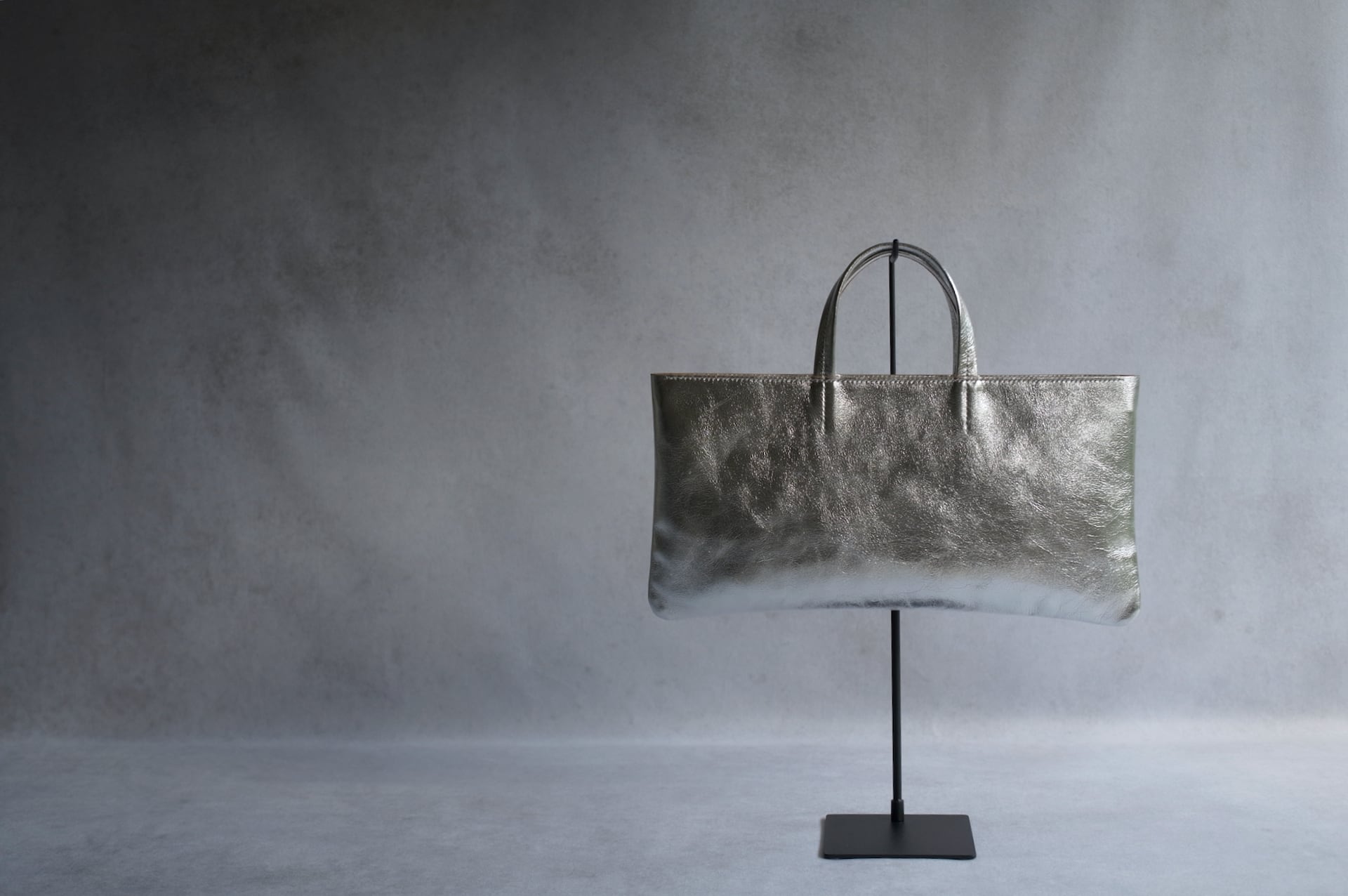 SS TOTE BAG 01 SILVER | qan:savi