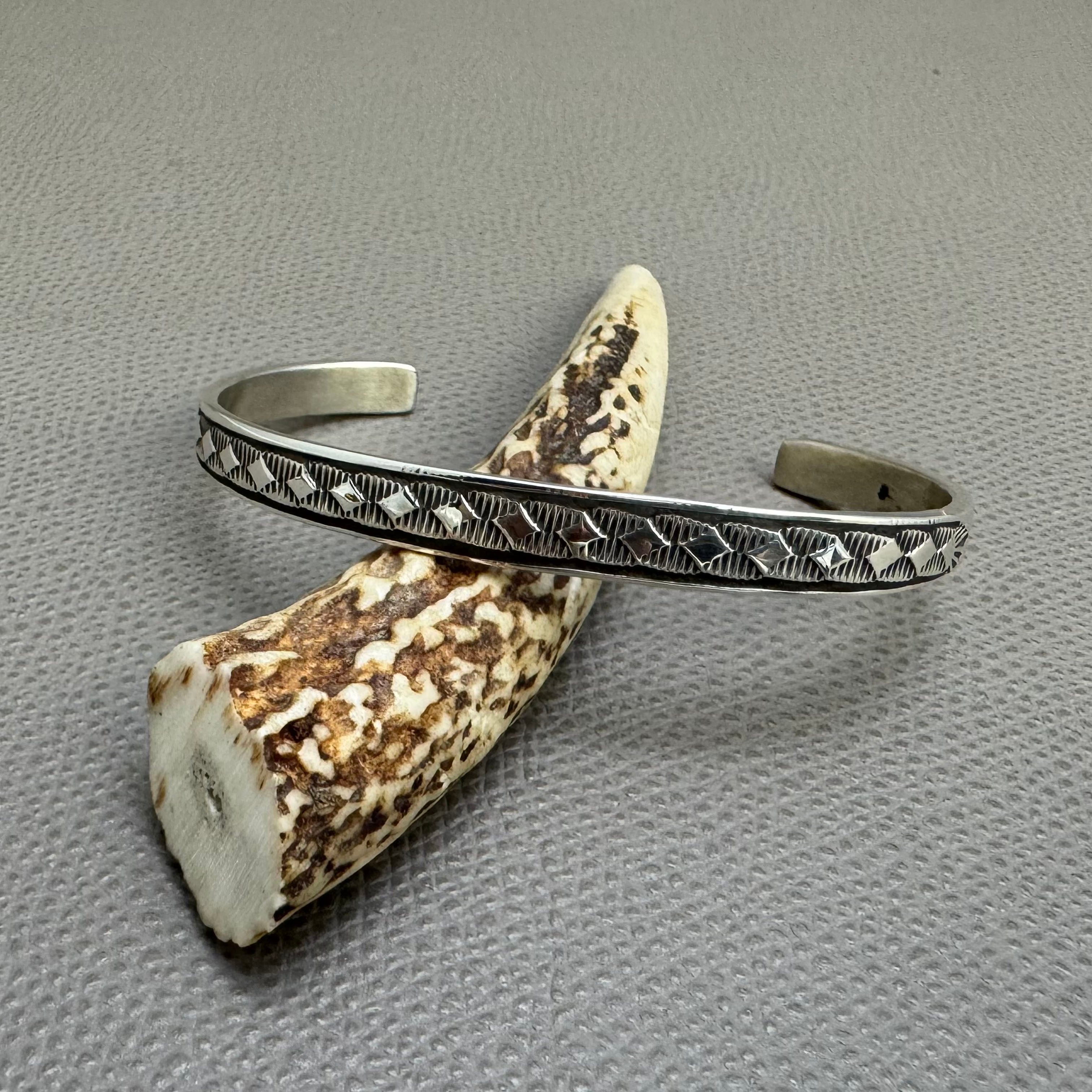 Bruce Morgan ブルースモーガン ナバホ スタンプワークバングル NAVAJO（ナバホ）族 Bruce Morgan（ブルース・モーガン）作 14K