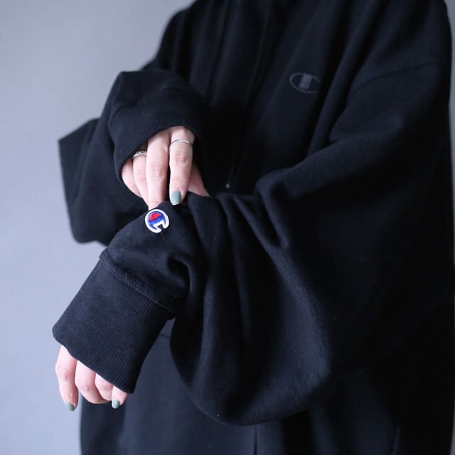 "Champion" black color super over silhouette sweat parka