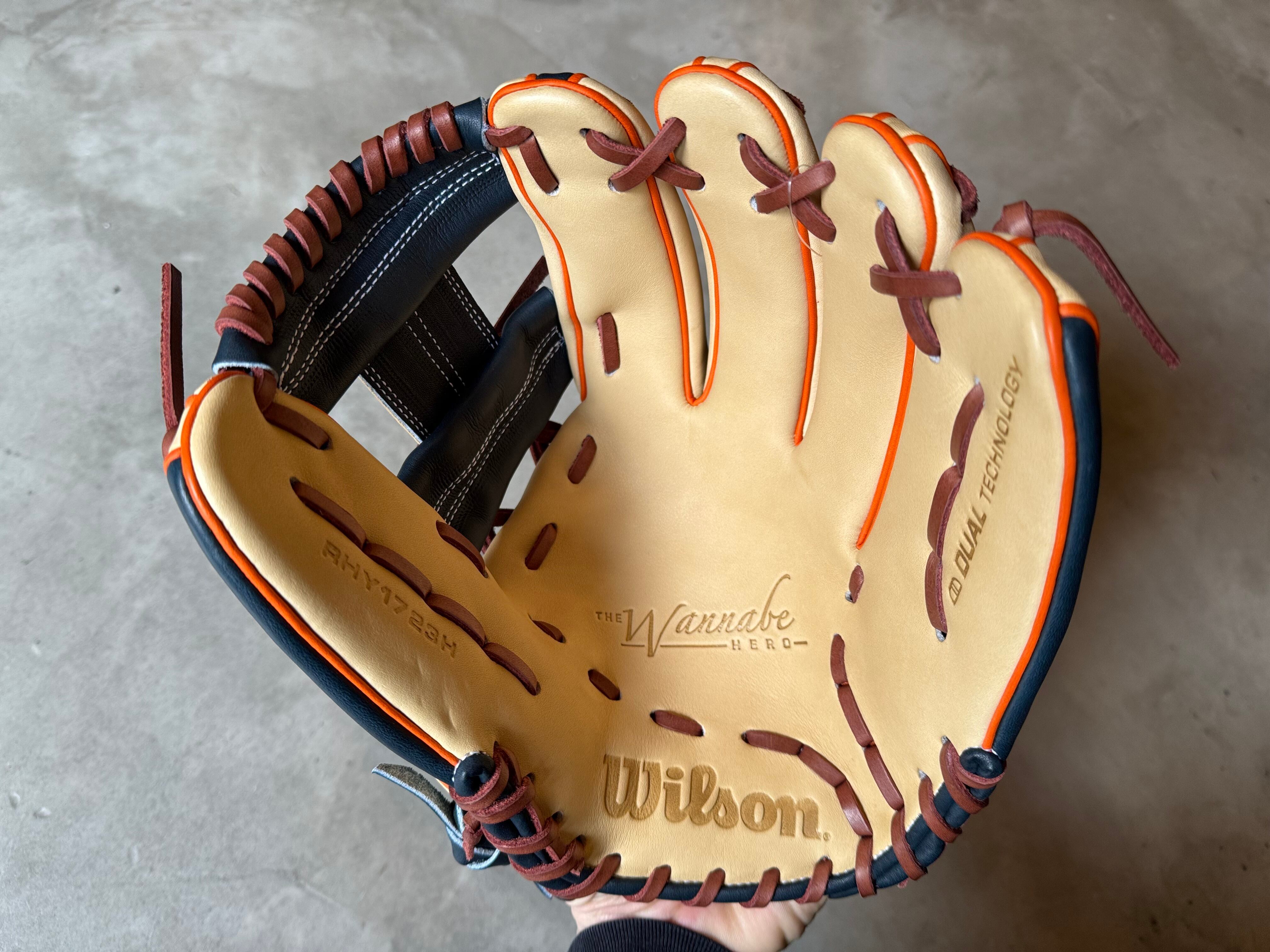 2025年限定モデル The Wannabe Hero 1723型【Wilson】軟式用グラブ 
