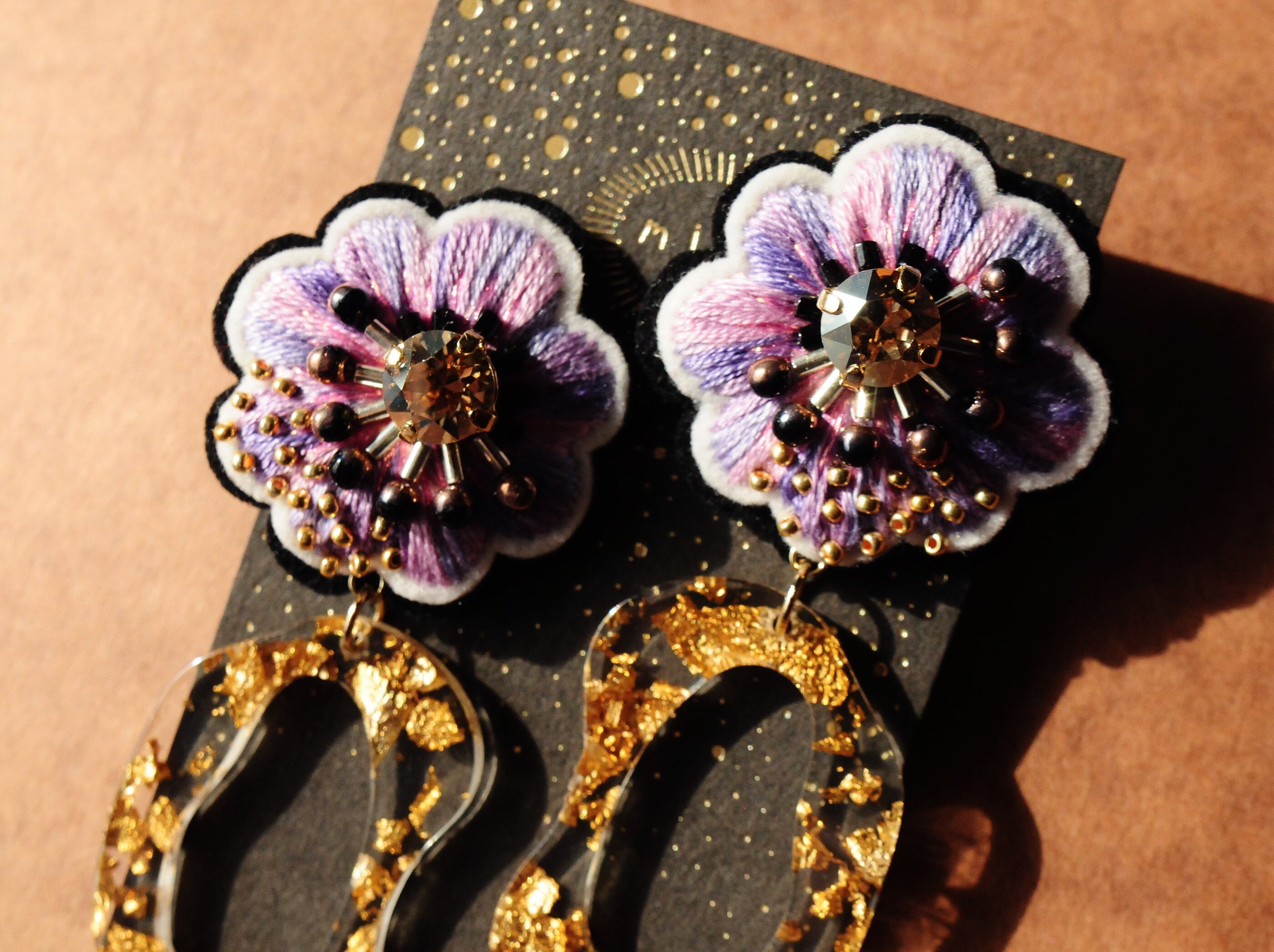 < No Name ~名前のない花~ >『 夜明けの光 』イヤリング